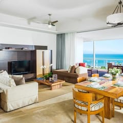 Grand Luxxe Villa with VIP resort amenities