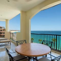 Villa Del Arco Beach Resort