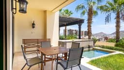 Chic & Cozy 2BR Oceanview Condo - Imagen 5