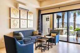 Chic & Cozy 2BR Oceanview Condo - Imagen 3