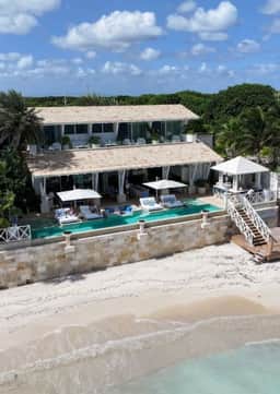 Luxury Beachfront Villa - Imagen 2