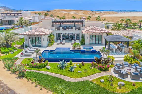 Paradise villa within the resort - Image 1