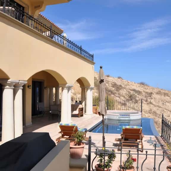 Casa Eagle's Nest, Conveniently Located Oceanview - Image 1