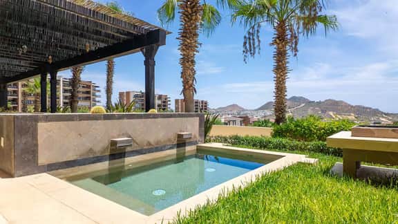 Chic & Cozy 2BR Oceanview Condo - Imagen 2