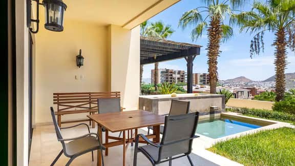 Chic & Cozy 2BR Oceanview Condo - Imagen 5