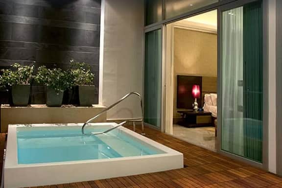 2 BDRM Grand Luxxe Master suit - Imagen 3