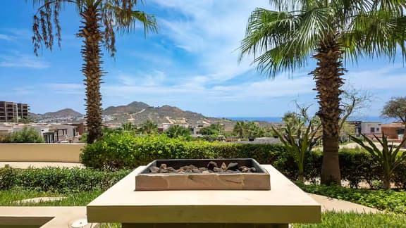 Chic & Cozy 2BR Oceanview Condo - Imagen 1