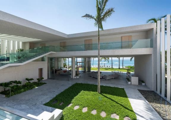 7BD Exclusive Property On Beach - Image 1