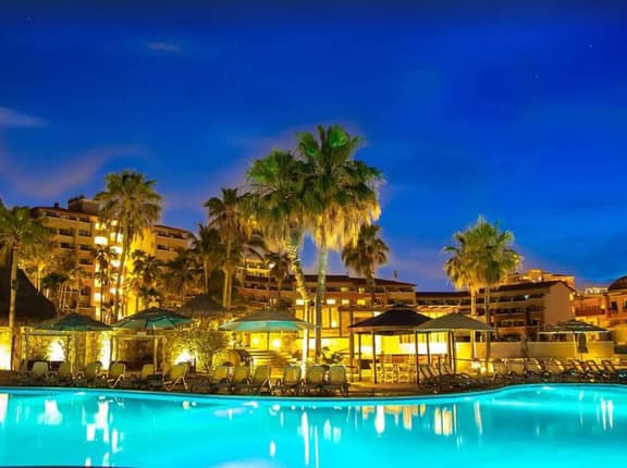 2BD Finisteria: Luxurious Resort with Ocean Views - Image 1