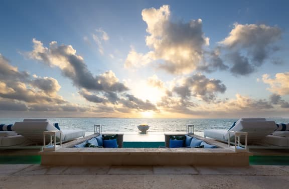 Luxury Beachfront Villa - Imagen 1