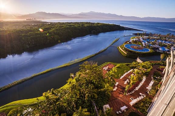 2 BDRM Grand Luxxe Master suit - Imagen 1