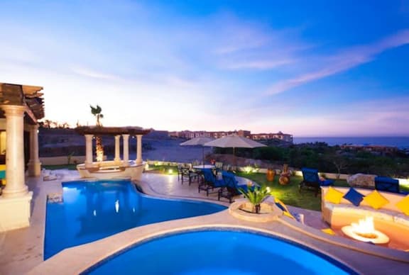 Beachfront Residence Villa with Resort Amenities - Imagen 1