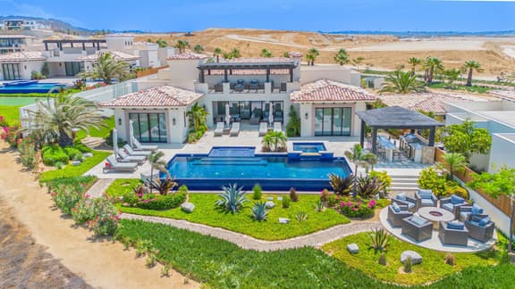 Paradise villa within the resort - Image 1